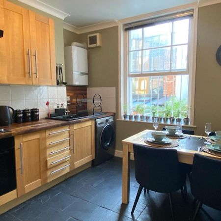 לונדון Spacious 2-Bed Flat With Garden, 3 Minutes Walk From Oval Tube Station מראה חיצוני תמונה