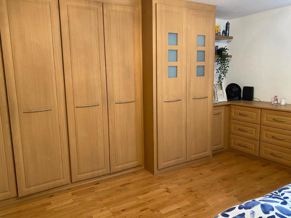 לונדון Spacious 2-Bed Flat With Garden, 3 Minutes Walk From Oval Tube Station מראה חיצוני תמונה