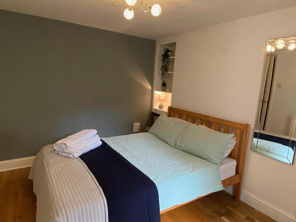 לונדון Spacious 2-Bed Flat With Garden, 3 Minutes Walk From Oval Tube Station מראה חיצוני תמונה